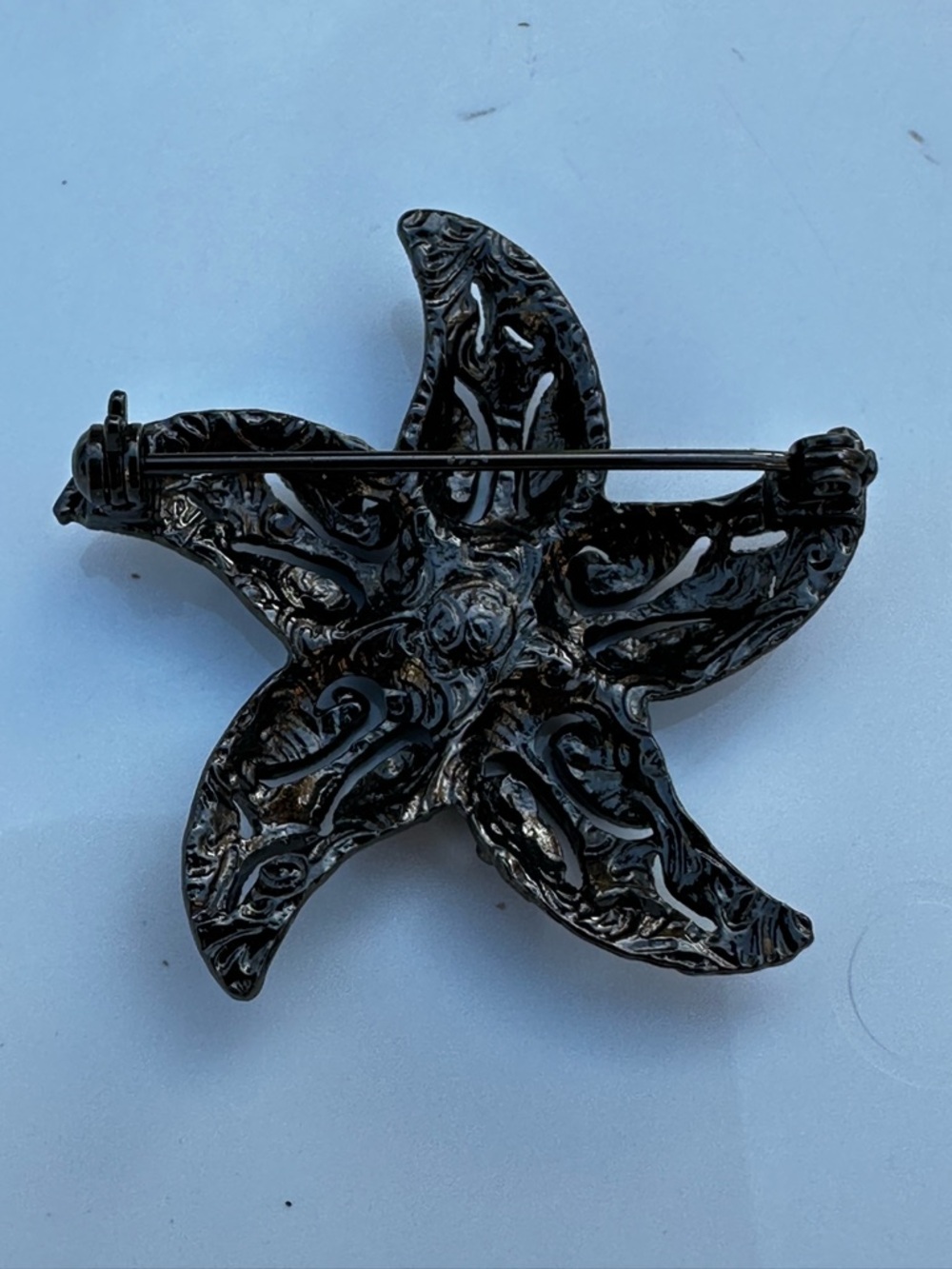 Vintage Rhinestone Starfish Brooch Blue Crystal Sea Star Pin Gunmetal Tone - Picture 6 of 6